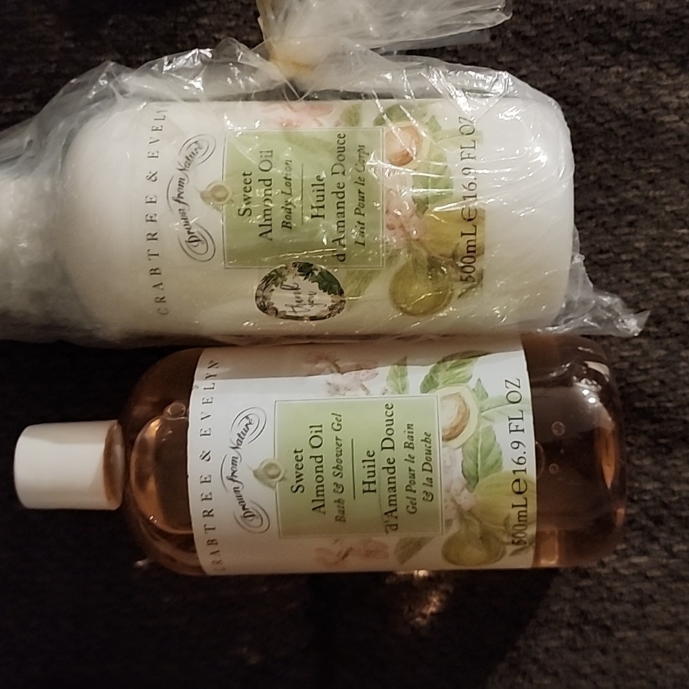 Crabtree & Evelyn Sweet Almond Oil shower set - Body Lotion & Shower Gel